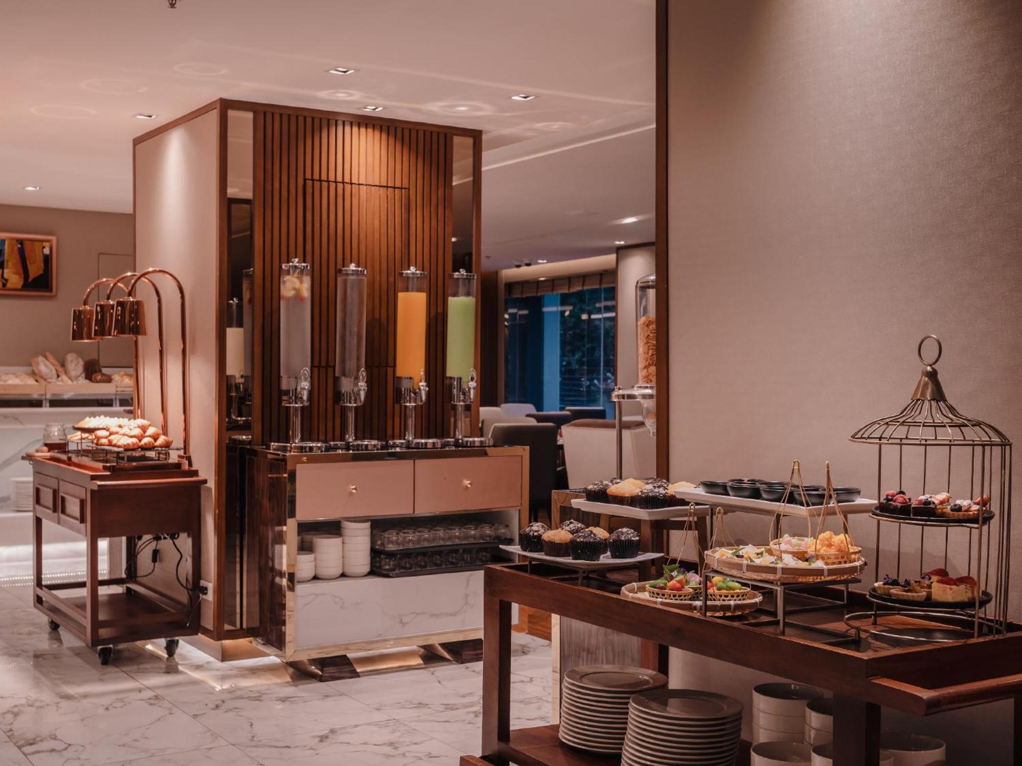 Aira Hotel Bangkok Sukhumvit 11 Екстериор снимка